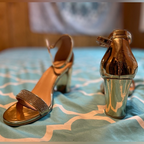 High heels size 7, JCPenny, color gold - Picture 3 of 3